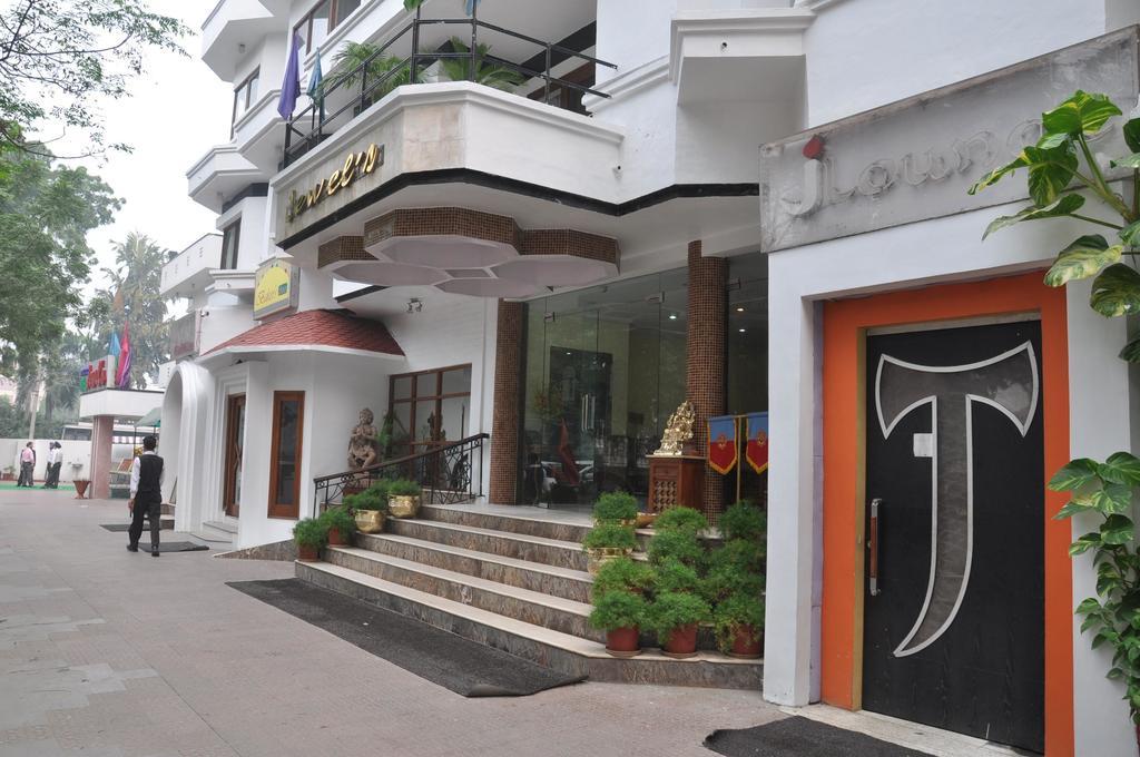 Hotel Jewels Karnal Exterior photo