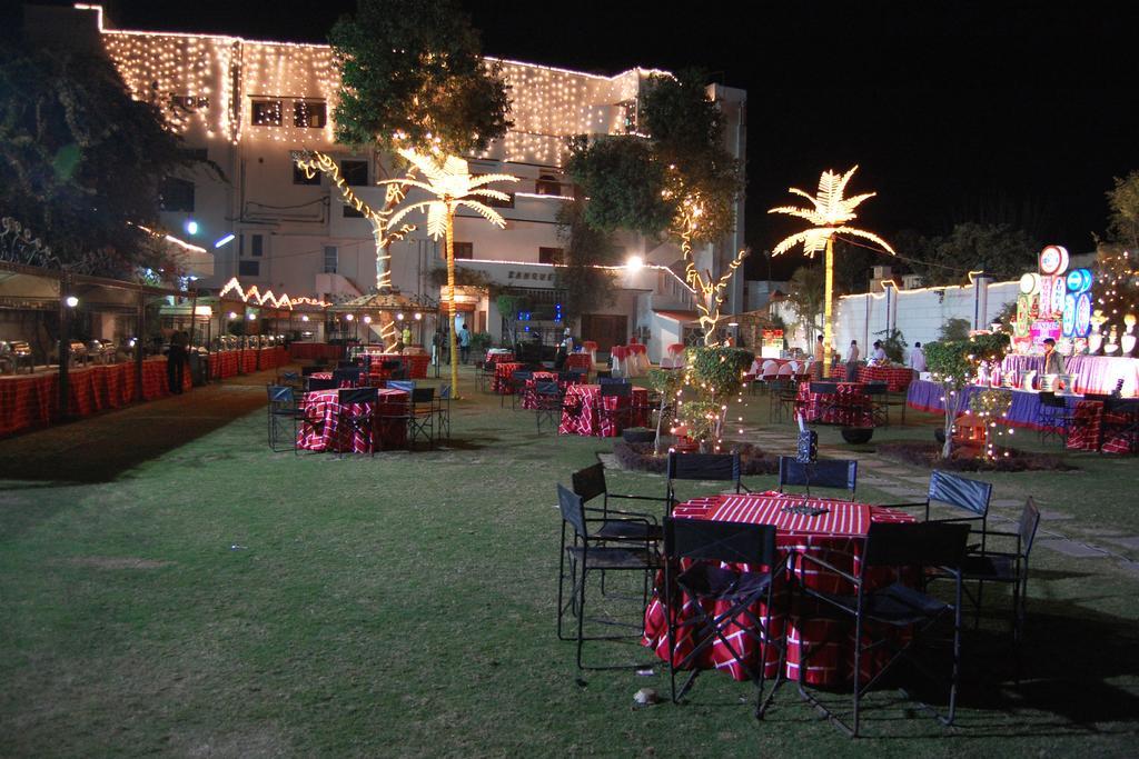 Hotel Jewels Karnal Exterior photo
